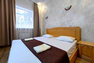 Гостиница Анна Новороссийск Стандартный семейный номер-1