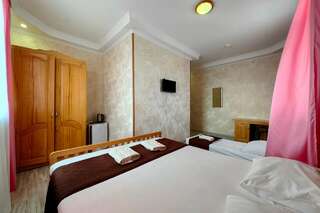 Гостиница Анна Новороссийск Стандартный трехместный номер-12