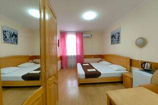 Гостиница Анна Новороссийск Стандартный четырехместный номер-6