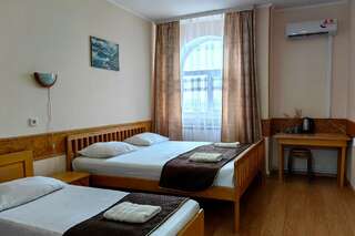 Гостиница Анна Новороссийск Стандартный четырехместный номер-11