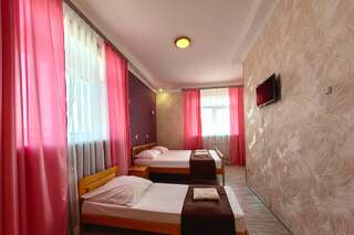 Гостиница Анна Новороссийск Стандартный трехместный номер-1