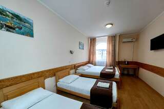 Гостиница Анна Новороссийск Стандартный четырехместный номер-12