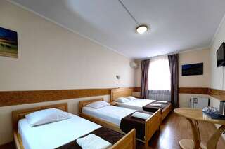 Гостиница Анна Новороссийск Стандартный четырехместный номер-2