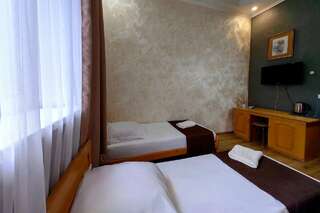 Гостиница Анна Новороссийск Стандартный двухместный номер с 2 отдельными кроватями, вид на сад-10