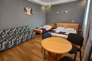 Гостиница Анна Новороссийск Стандартный трехместный номер-2